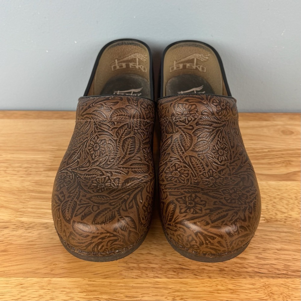 Dansko XP 2.0 Womens 41 (11) Brown Tooled Floral Leather Comfort Nursing Clogs - Picture 3 of 6
